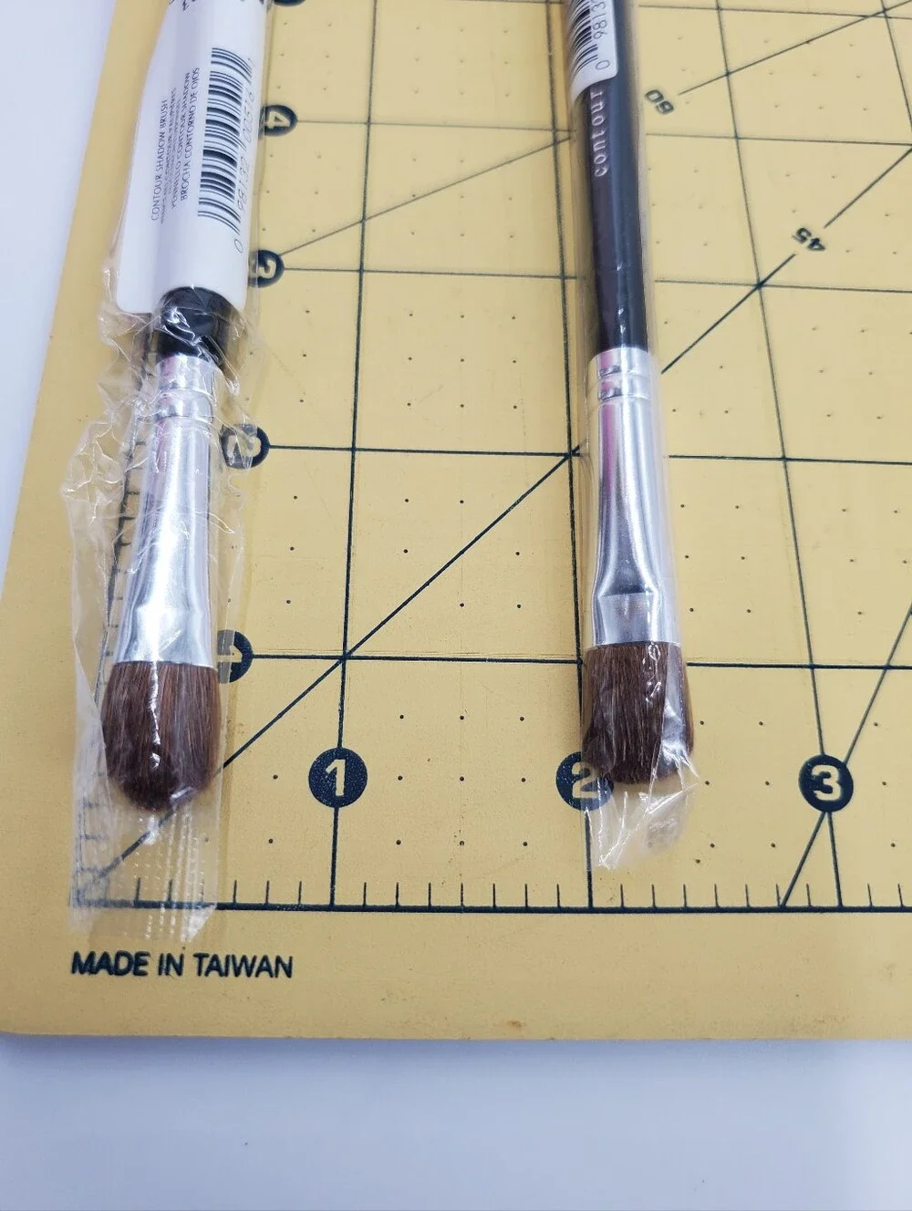 LOT of 2 bare Escentuals Contour Shadow Brush New in original plastic packaging